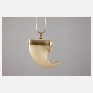 Anhänger mit großer Kralle