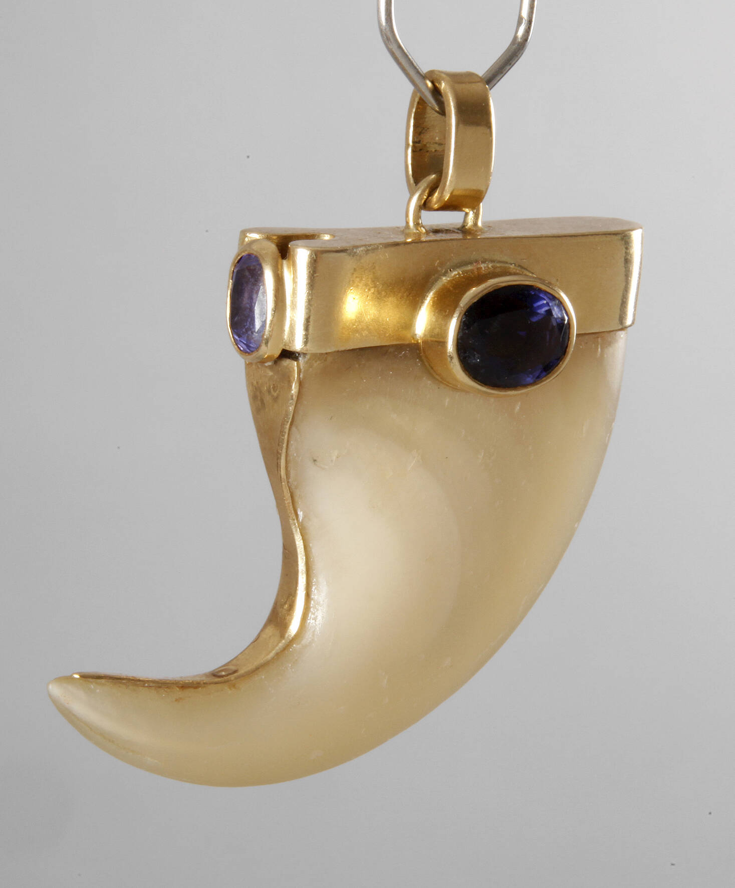 Anhänger mit großer Kralle