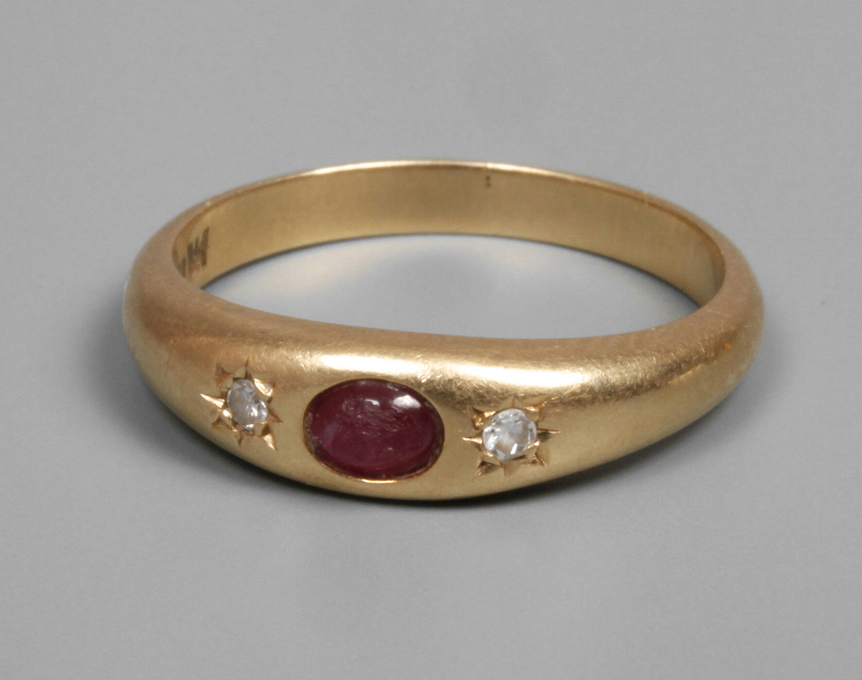 Kleiner Damenring mit Rubin