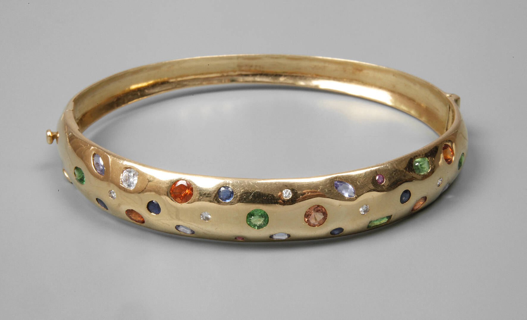 Armreif mit Steinbesatz