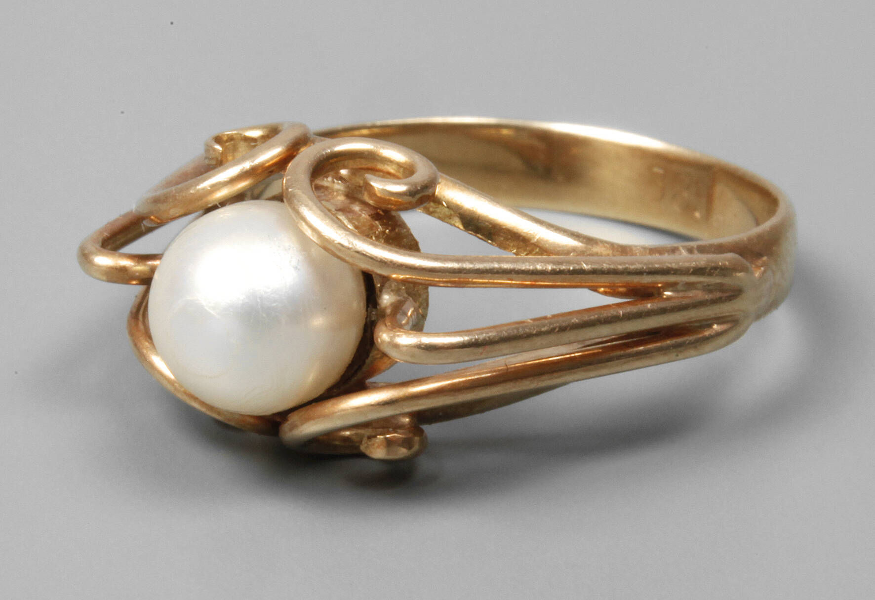 Damenring mit Perle