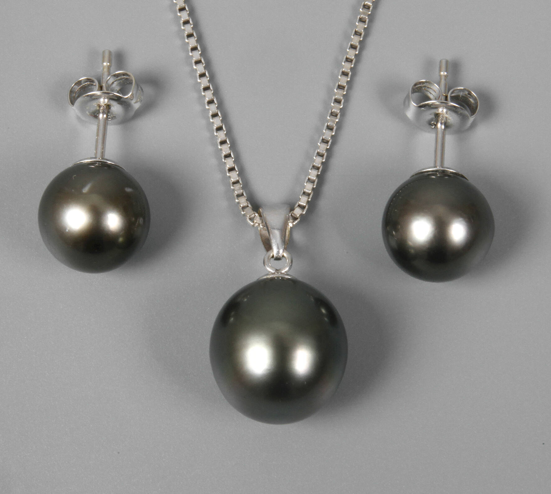 Schmuckset mit Perlen