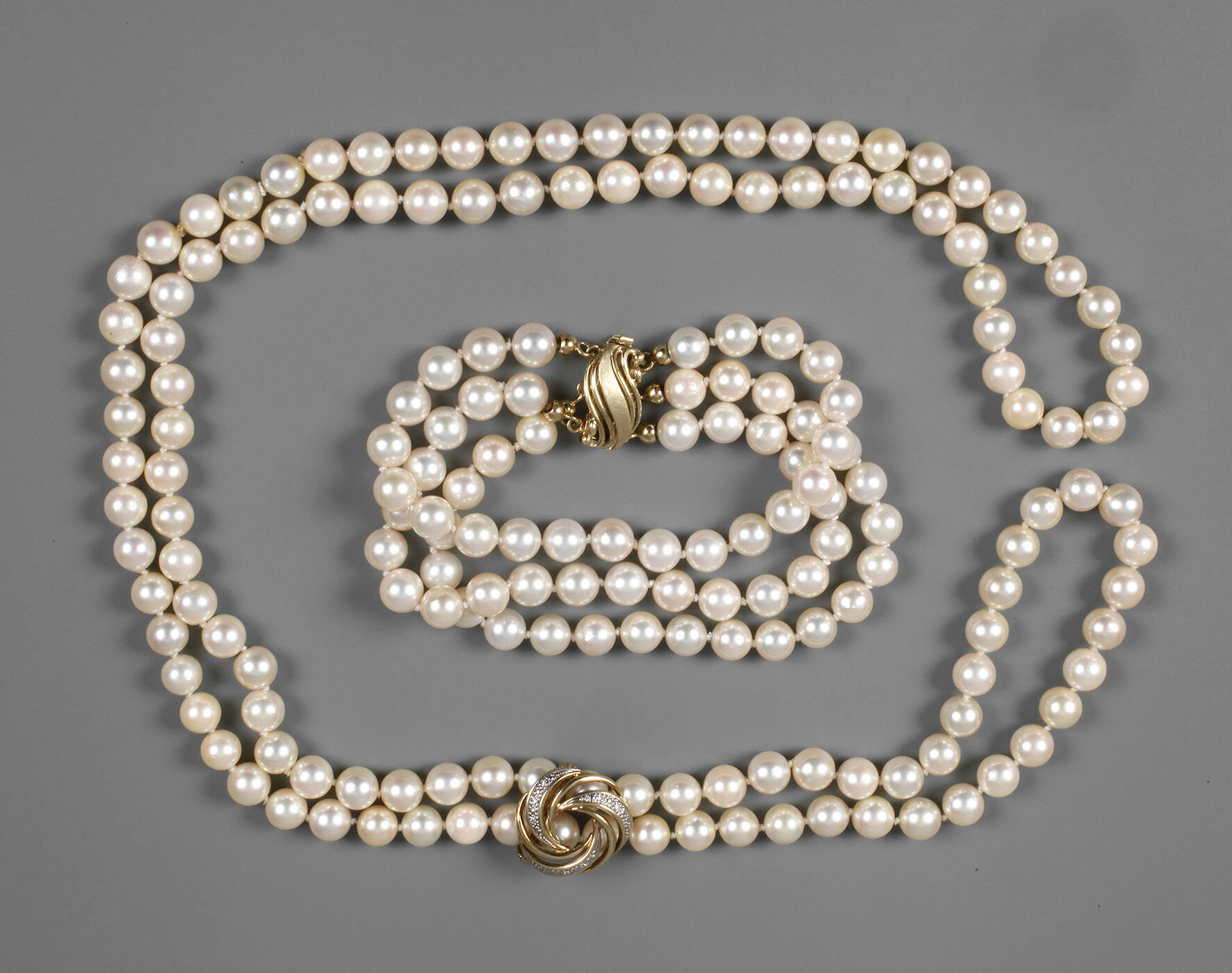 Perlenkette und Armband