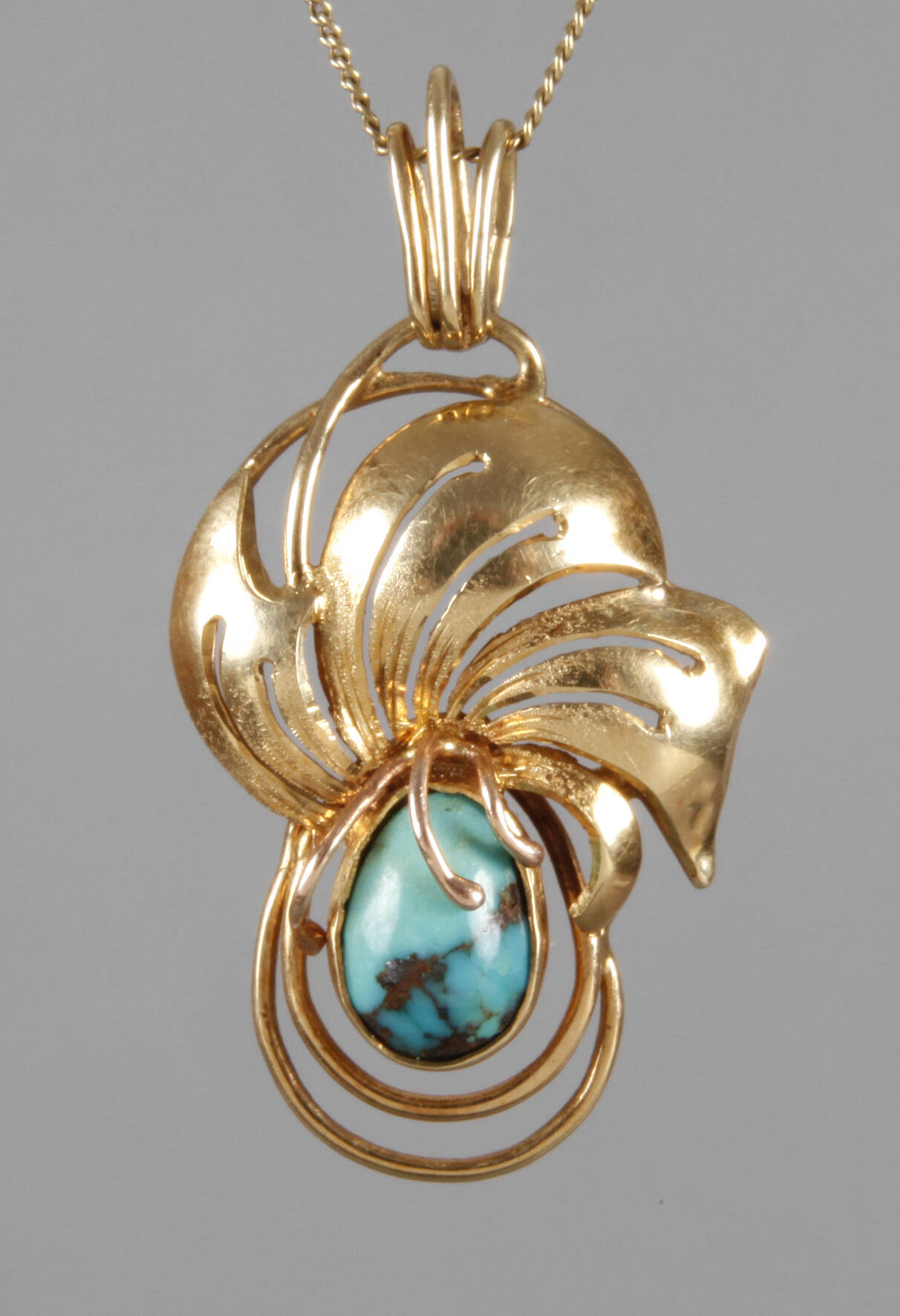 Anhänger mit Türkis