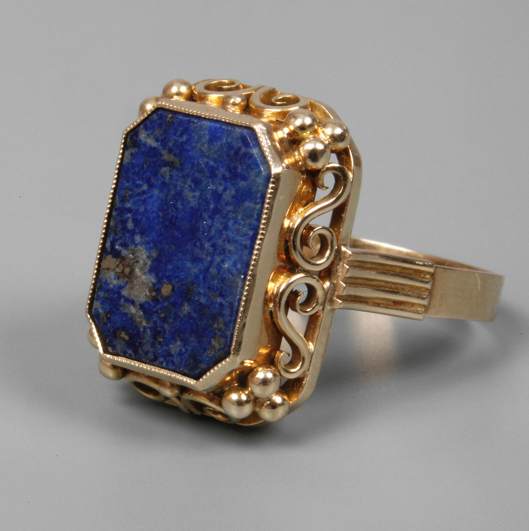 Damenring mit Lapislazuli