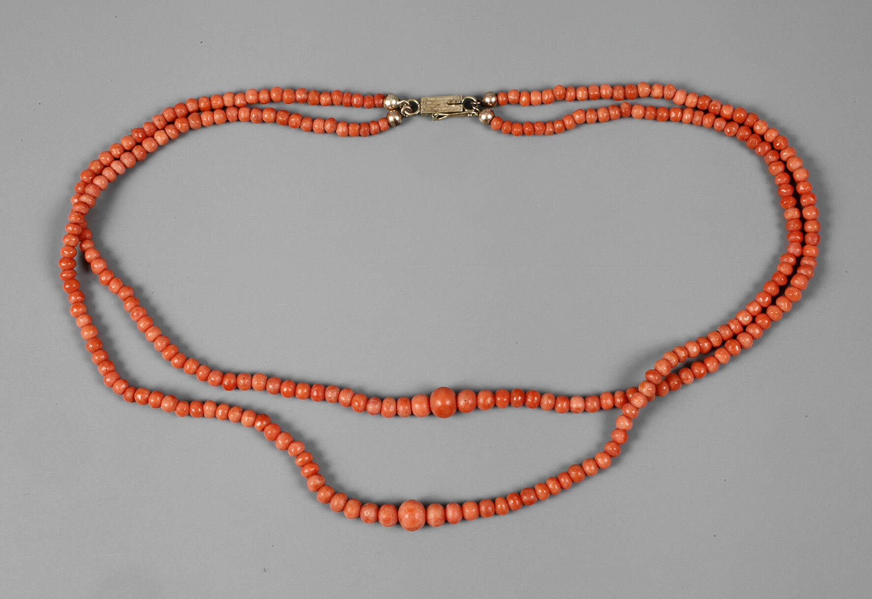 Zweireihiges Korallencollier