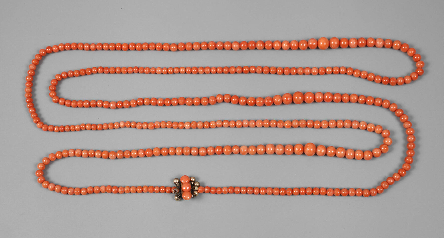 Lange Korallenkette
