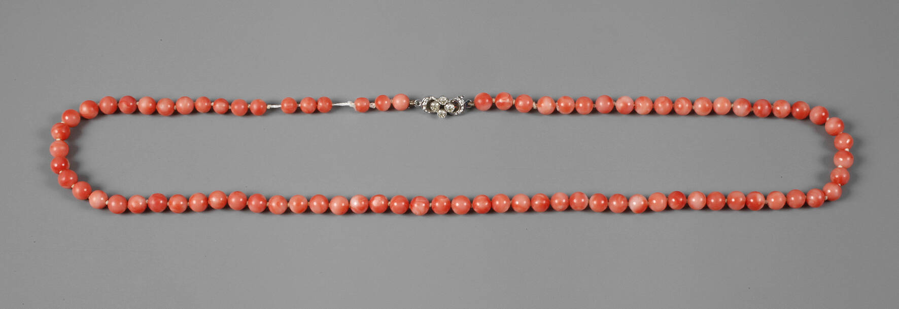 Kette Engelshautkoralle