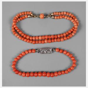 Zwei Korallenkinderarmbänder