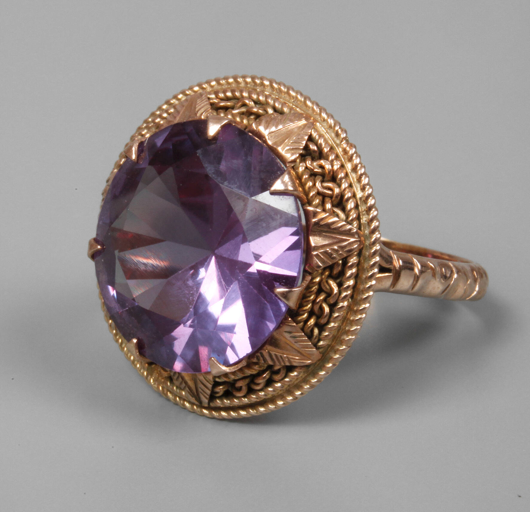 Damenring mit Steinbesatz