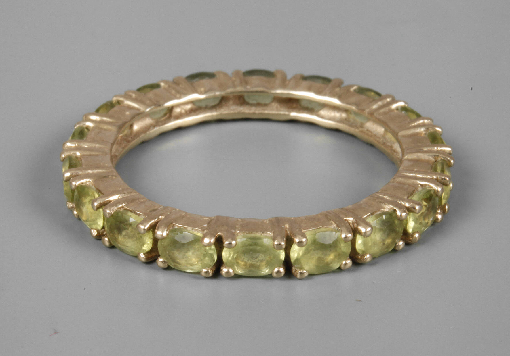 Memoryring mit Peridots
