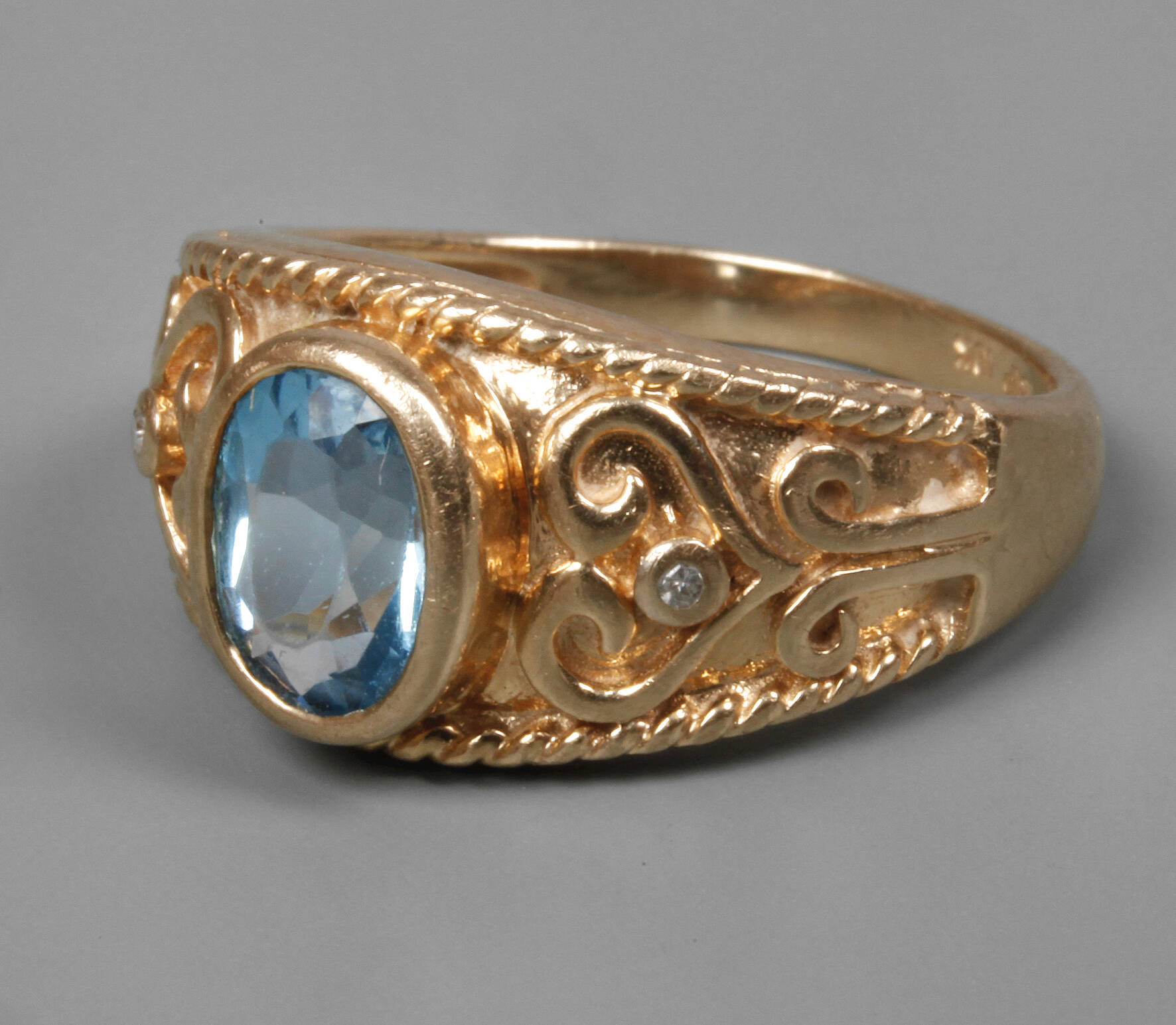 Damenring mit Blautopas