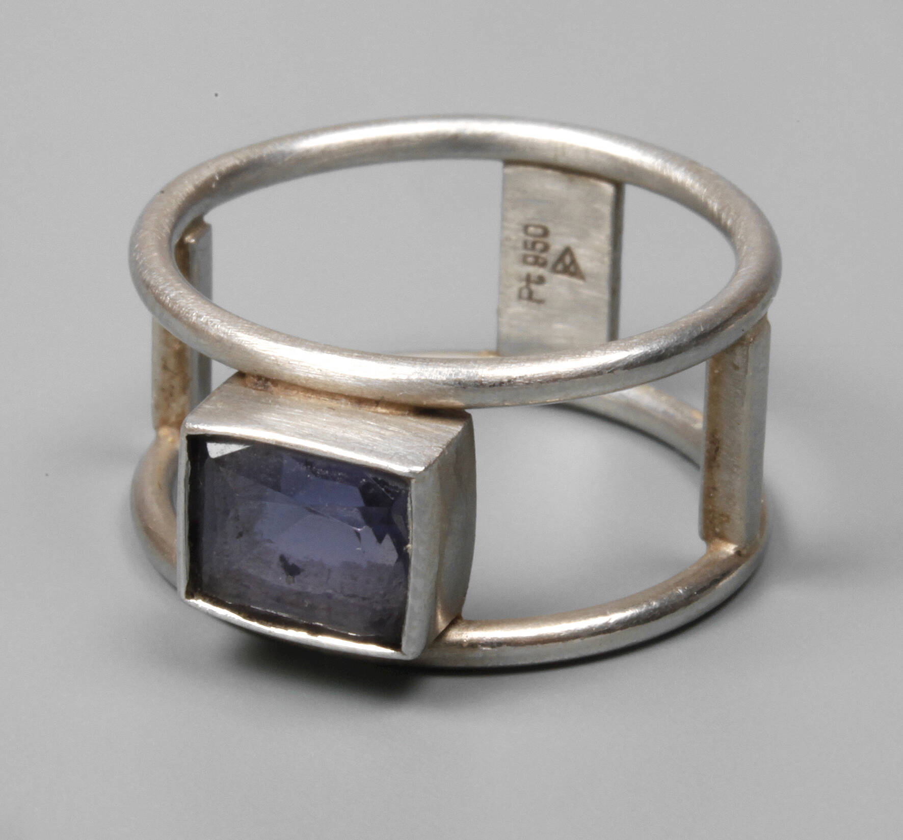 Damenring mit Tansanit