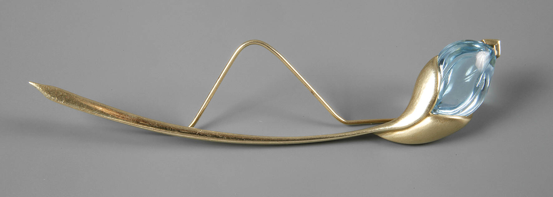 Brosche mit Blautopas