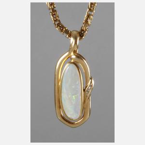Opalanhänger an Kette