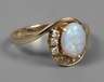Damenring mit Edelopal und Brillanten