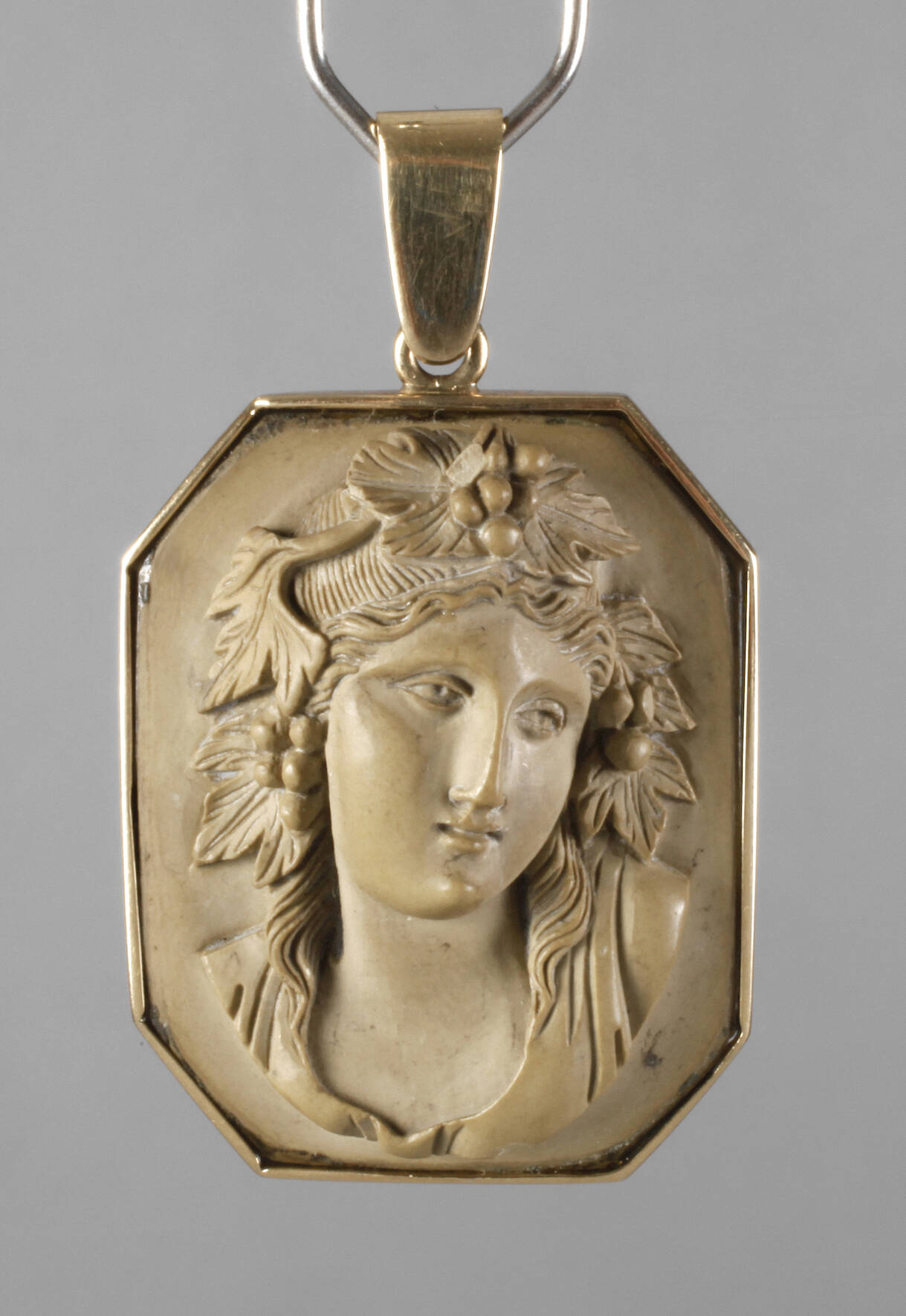 Anhänger mit Lavakamee