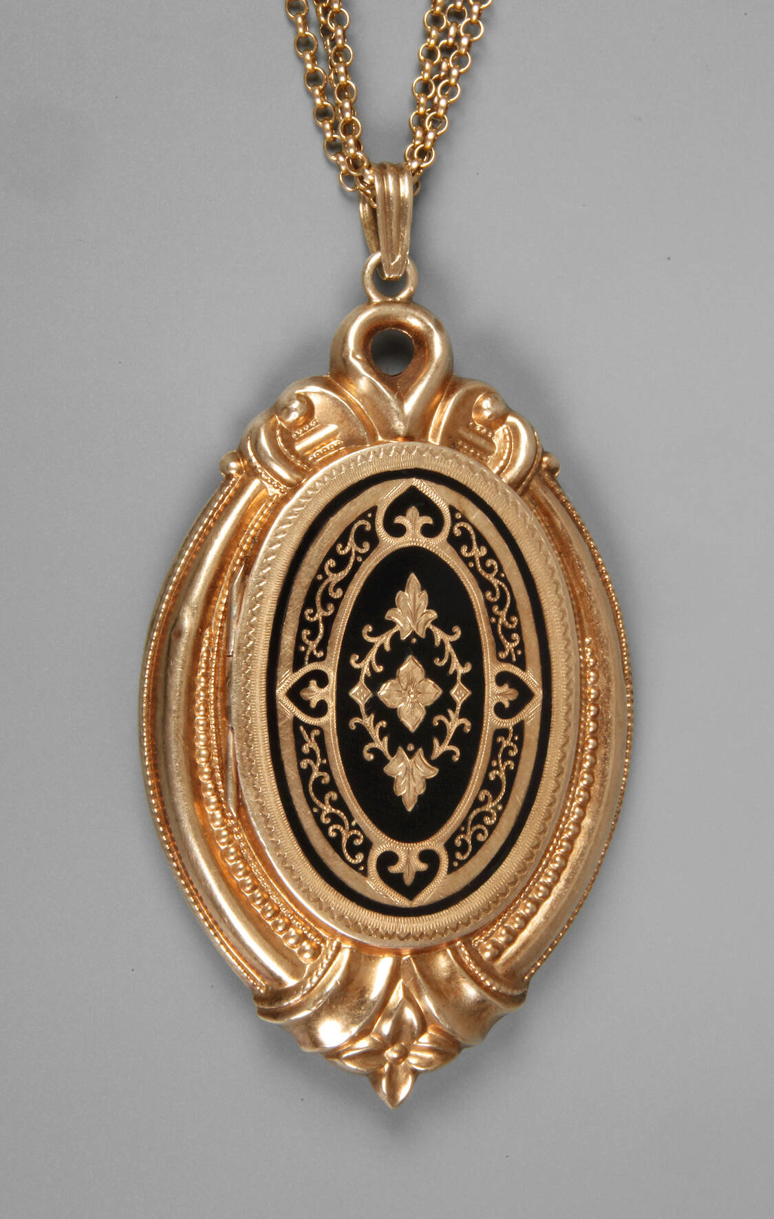 Medaillon an Kette