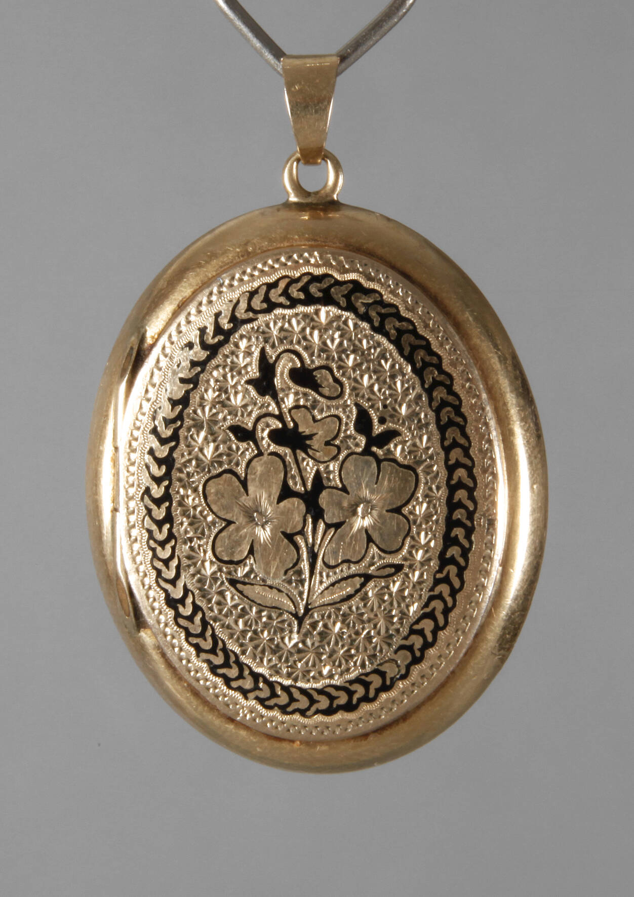 Feiner Medaillonanhänger
