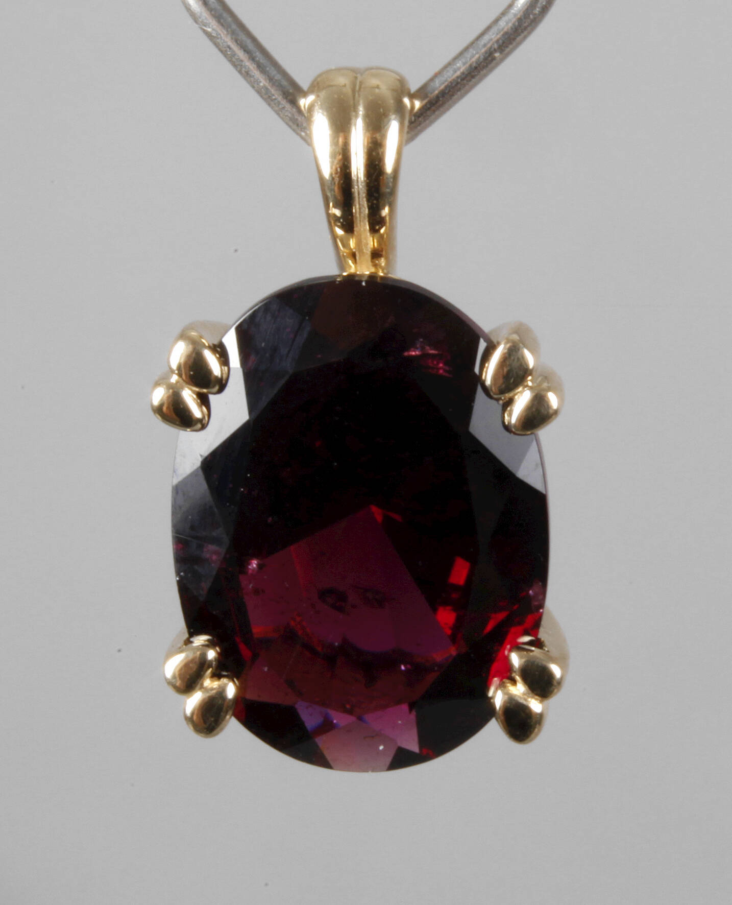 Anhänger mit Tocantin-Granat