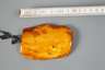 Ungewöhnlich großer Bernsteinanhänger