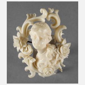 Feine Elfenbeinbrosche