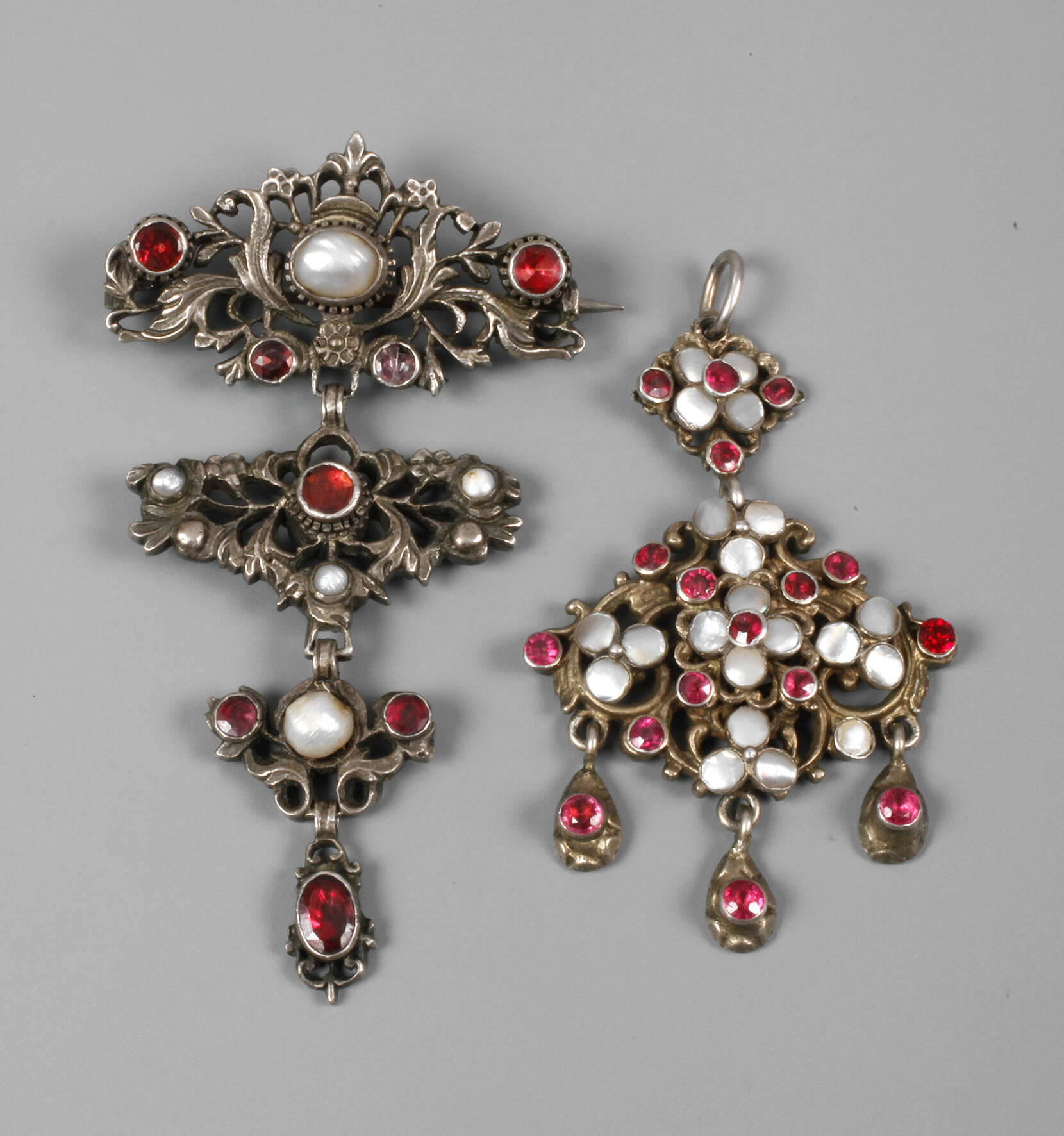 Brosche und Anhänger