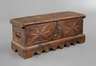 Kleine spätgotische Truhe