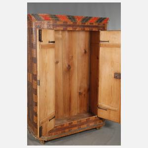 Bemalter Bauernschrank