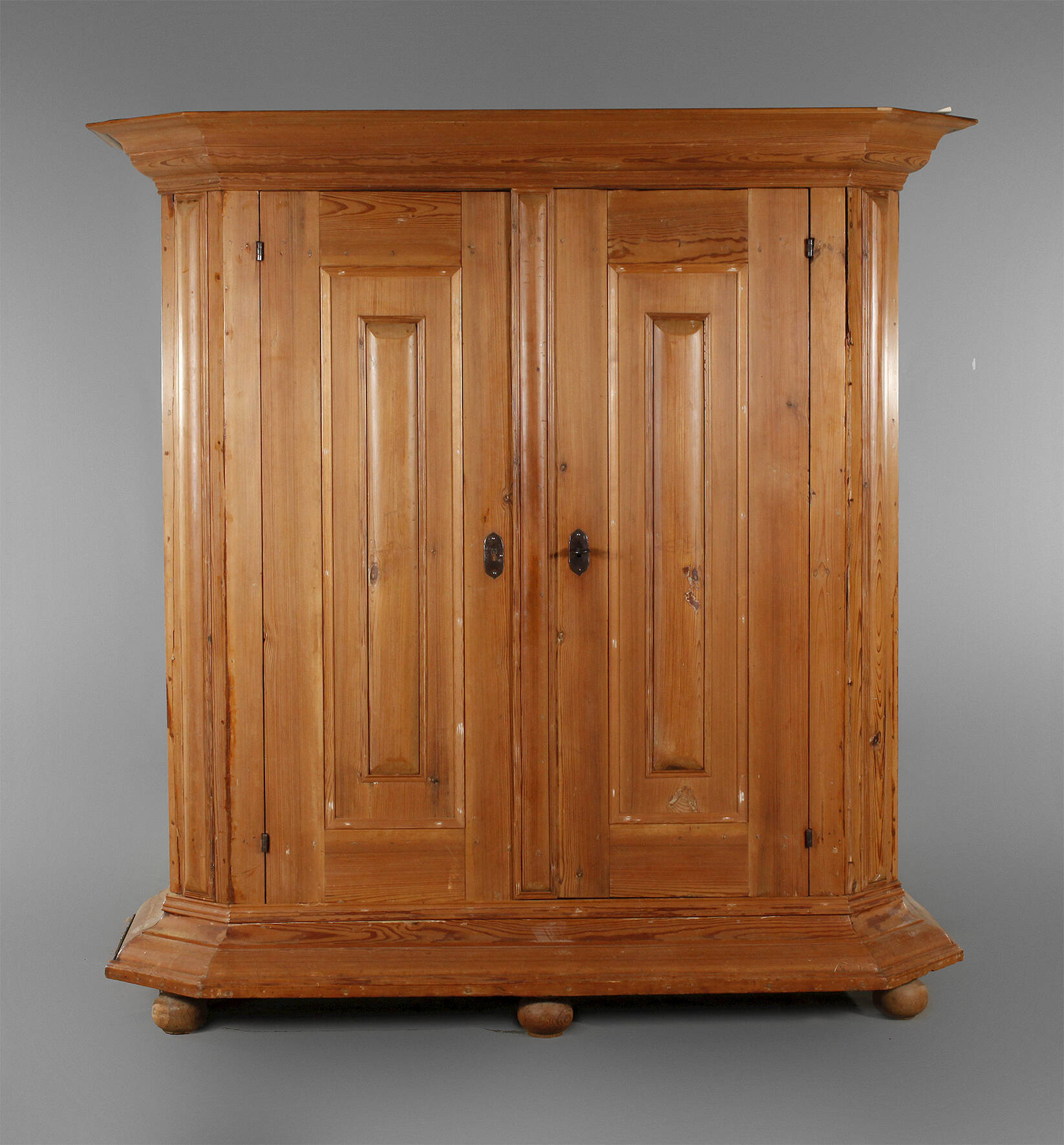 Bauernschrank Barock