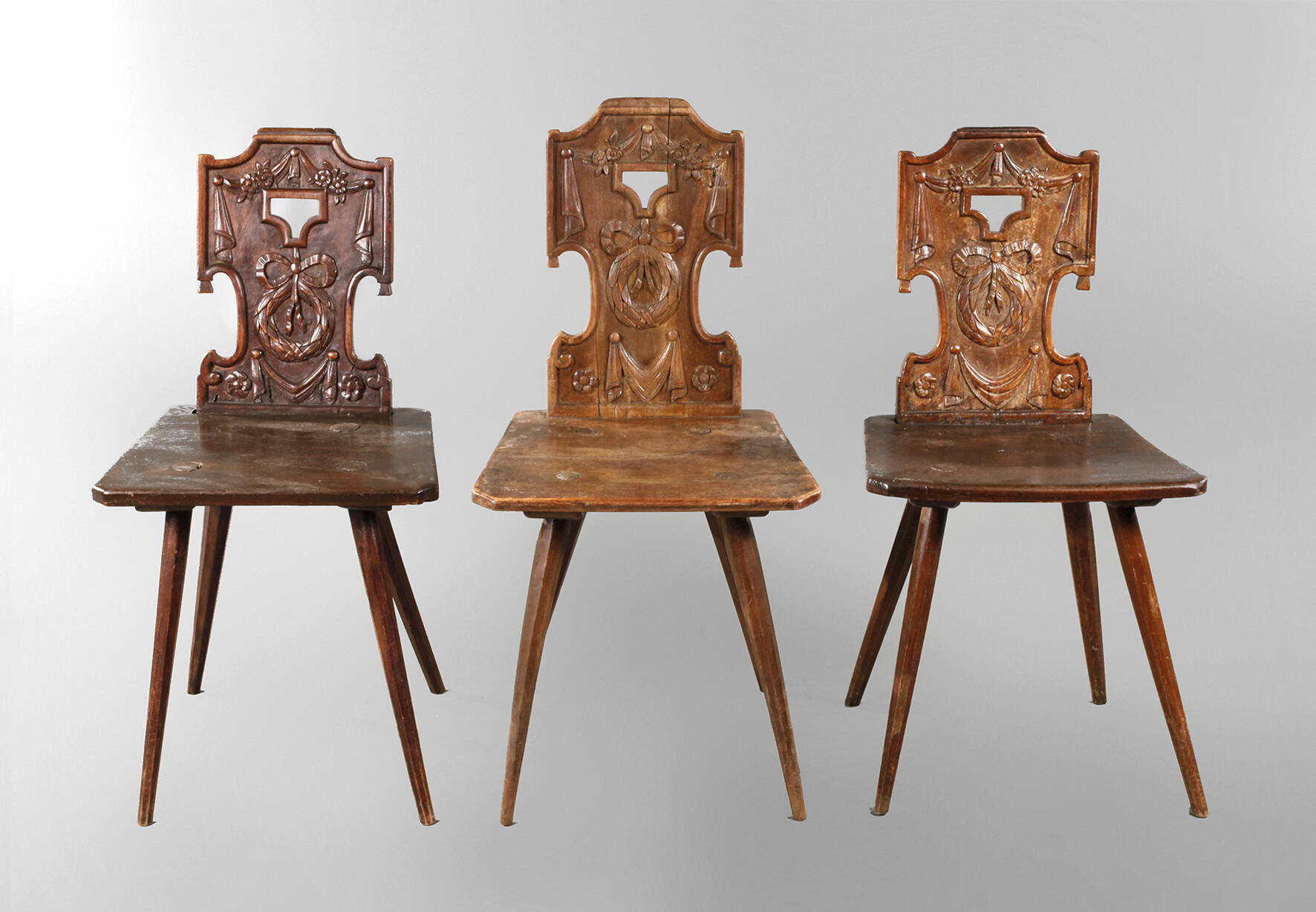 Drei Brettstühle