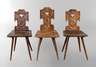 Drei Brettstühle