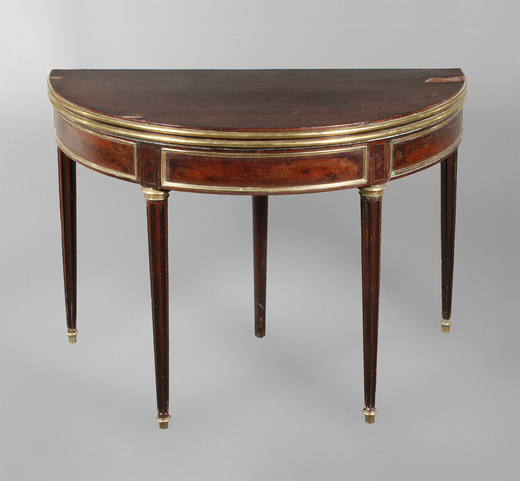 Demi Lune-Spieltisch