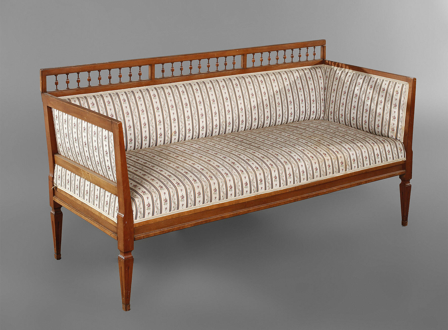 Sitzbank im Louis-Seize-Stil