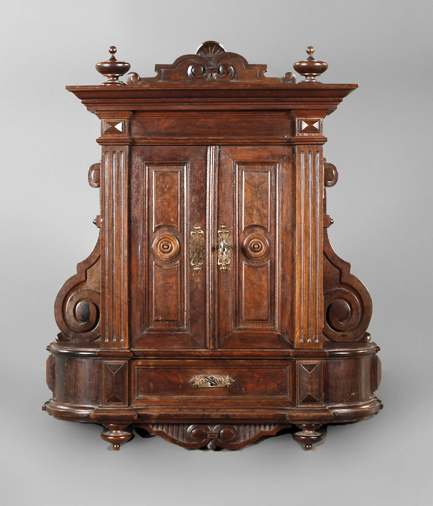 Wandschränkchen Gründerzeit