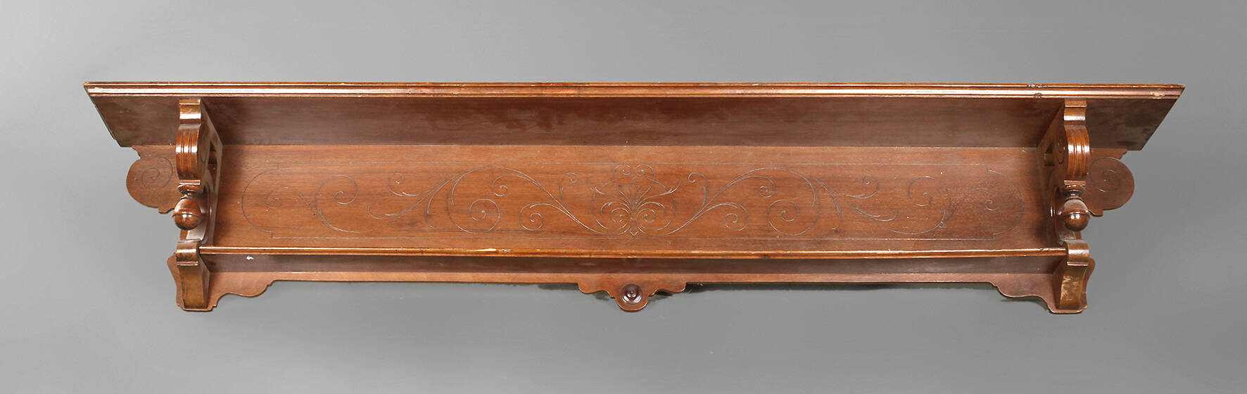 Wandregal Historismus