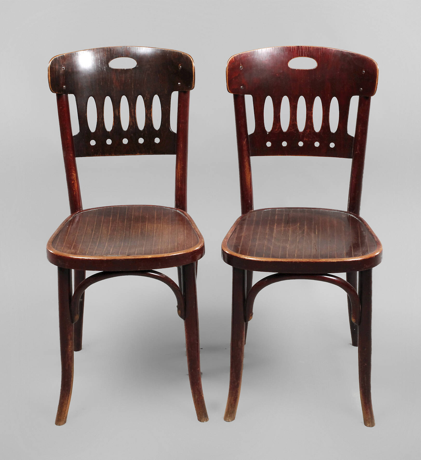 Paar Caféhaus-Stühle