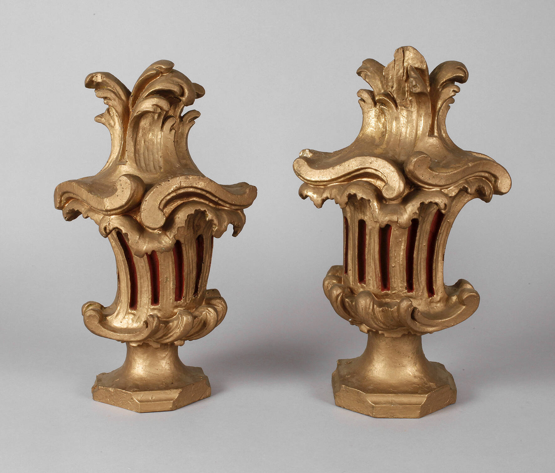 Paar geschnitzte Zierelemente