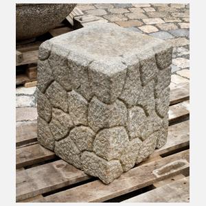 Sockelstein für Gartenskulptur Basalt