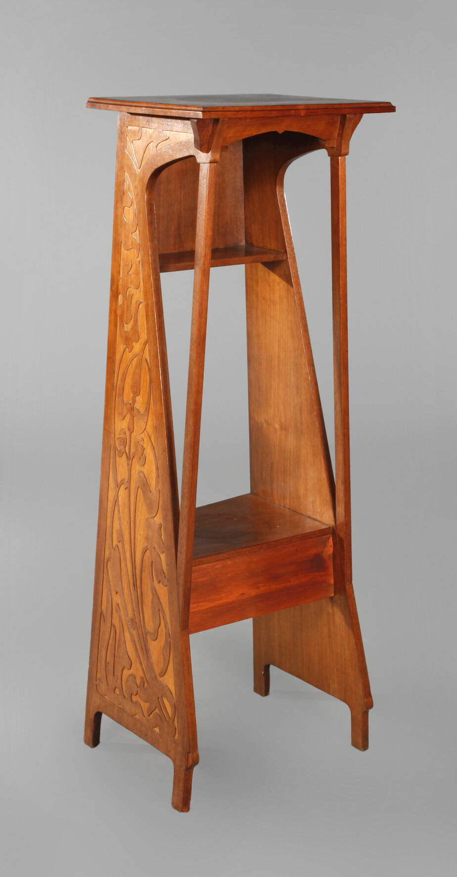 Blumenetagere Jugendstil