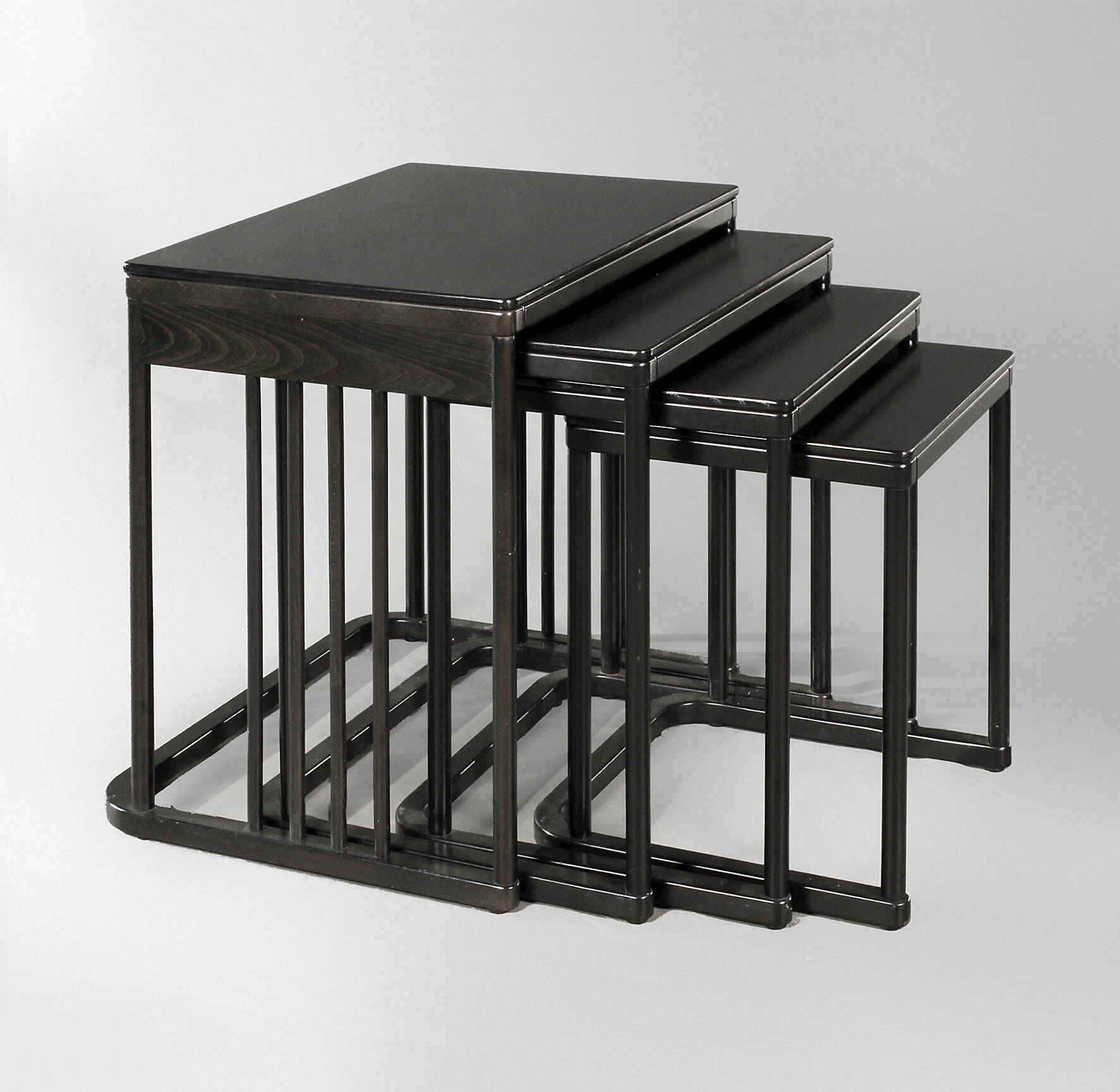 Vier Satztische Thonet