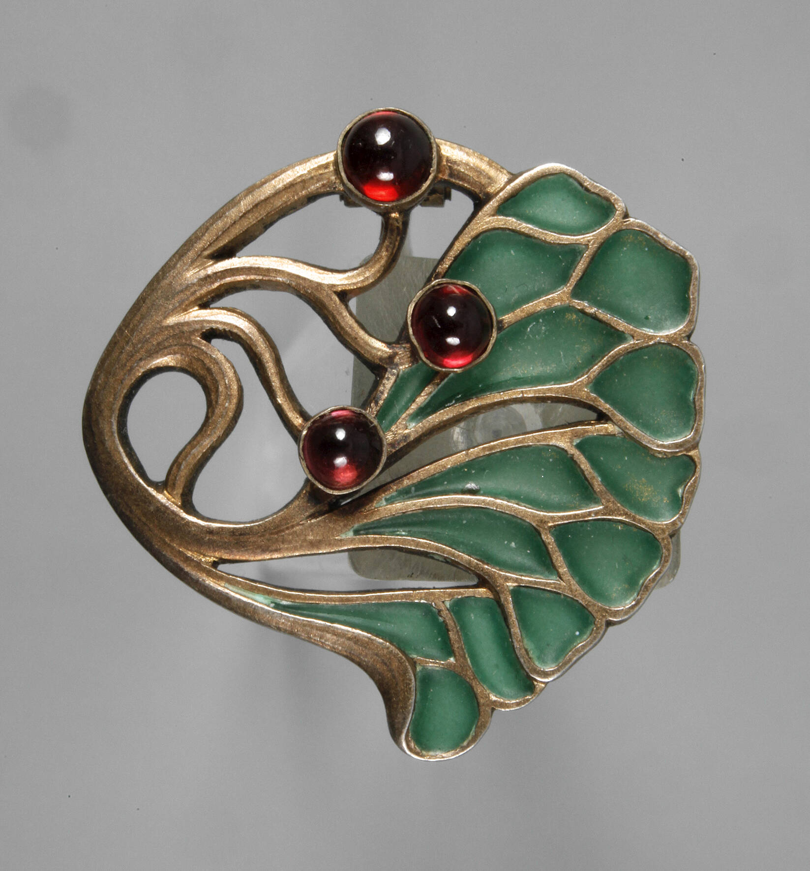 Jugendstilbrosche mit Fensteremaille