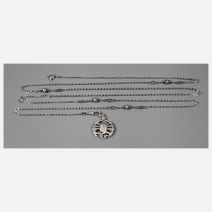 Anhänger an langer Kette