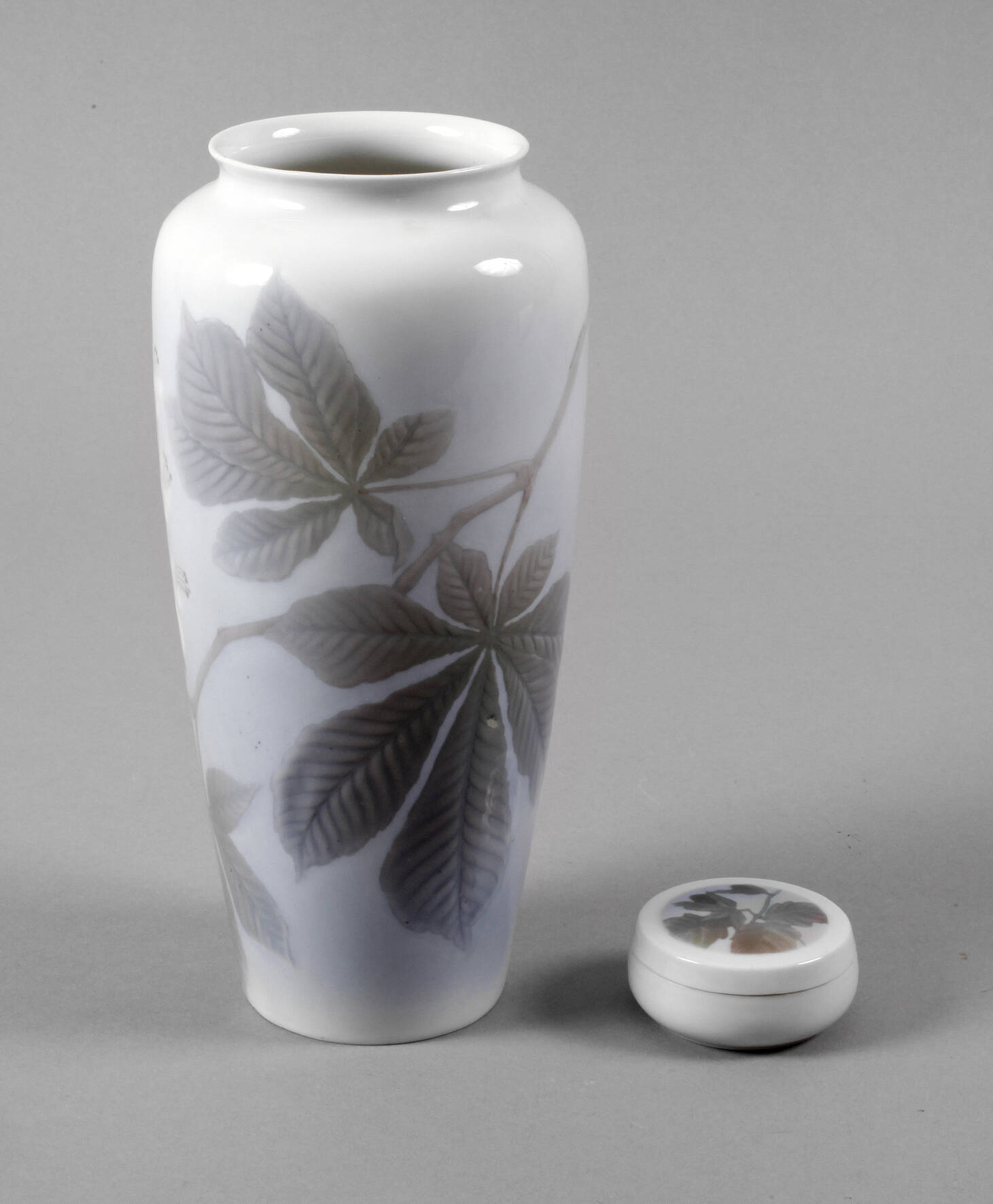 Rosenthal Vase mit Kastaniendekor