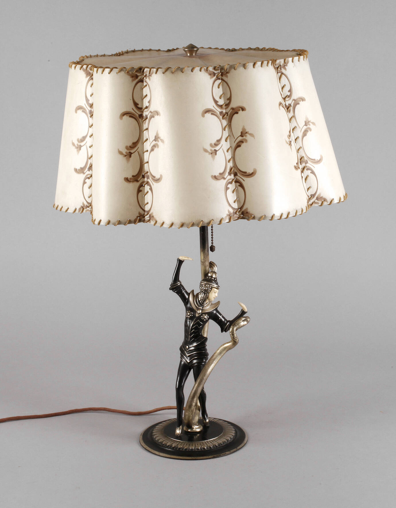 Figürliche Tischlampe Art déco