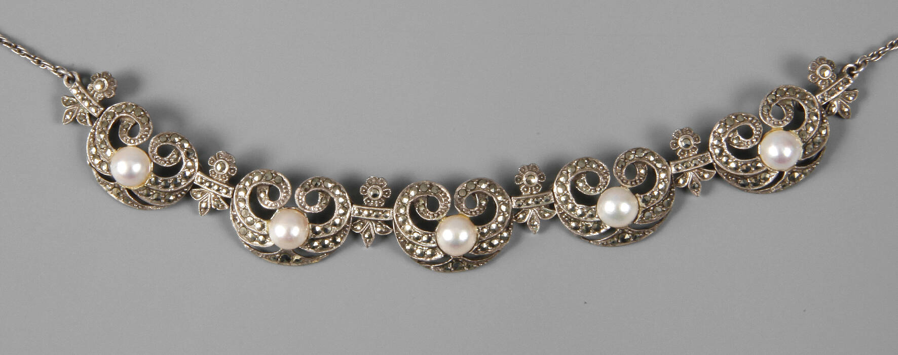 Collier mit Perlen und Markasiten