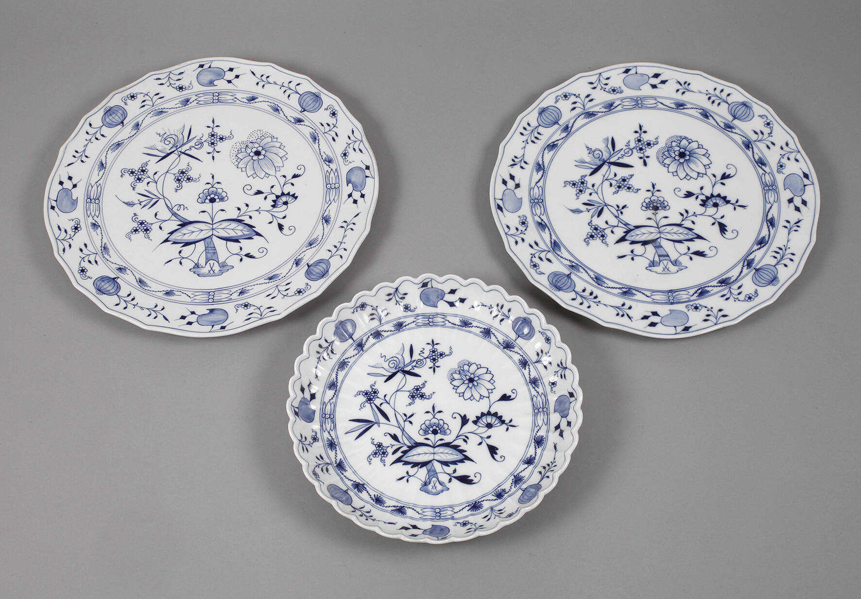 Meissen drei Vorlegeplatten Zwiebelmuster