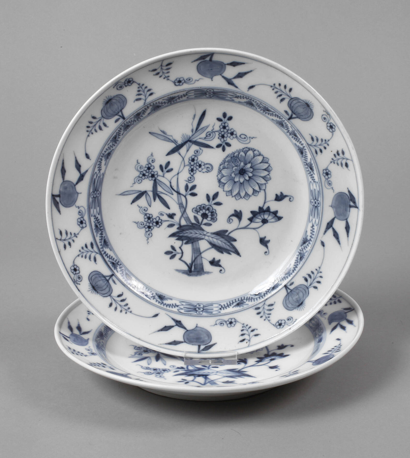 Meissen zwei Zwiebelmusterteller Marcolinizeit
