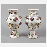 Meissen großes Paar "Vase mit Blüten und Früchten"111