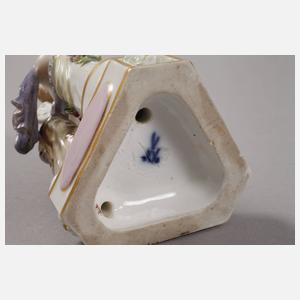 Meissen Amorette "Un me suffit – Eines genügt mir"